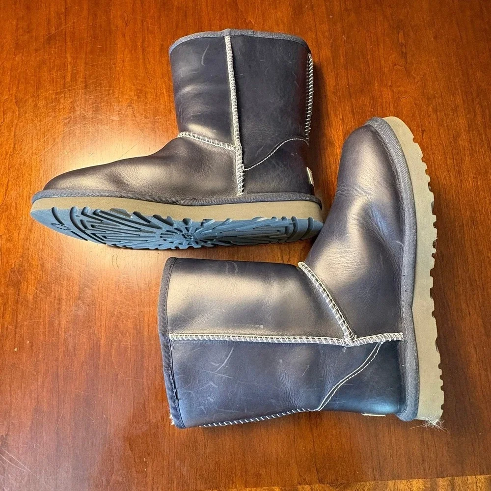 UGG Classic Short II Navy Sheepskin Boots Women's Size 8